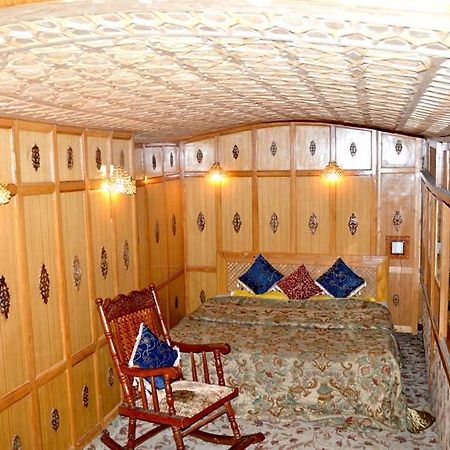 Shah Abbas Hotel At Dal Lake Srīnagar 外观 照片